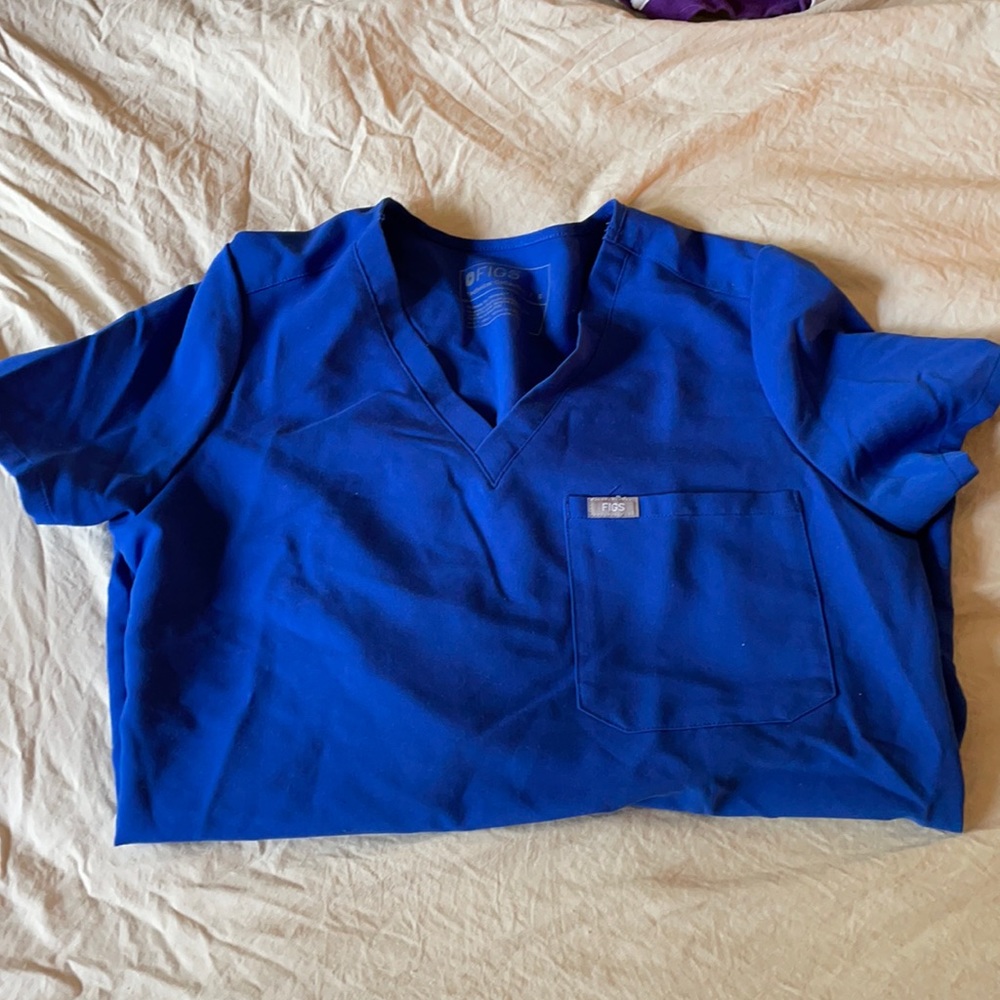 FIGS winning blue scrub set
